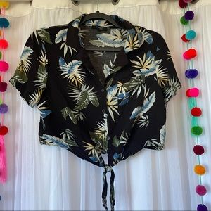 Hawaiian crop button down size LARGE